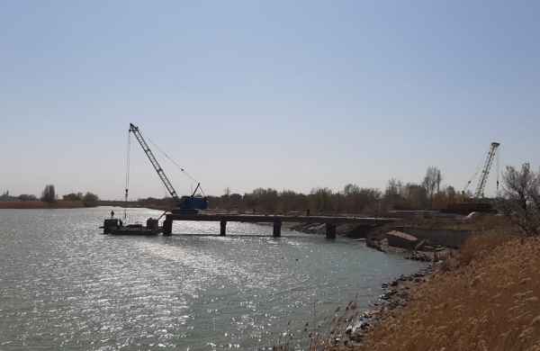 В Волгодонске приступили к строительству технического моста через залив (видео)