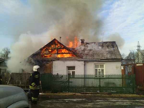 На Дону жильцу удалось спастись из пожара в частном доме