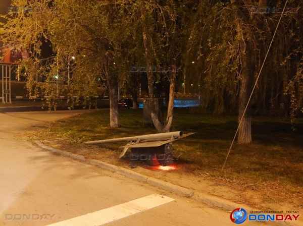 В Волгодонске неизвестный водитель врезался в светофор