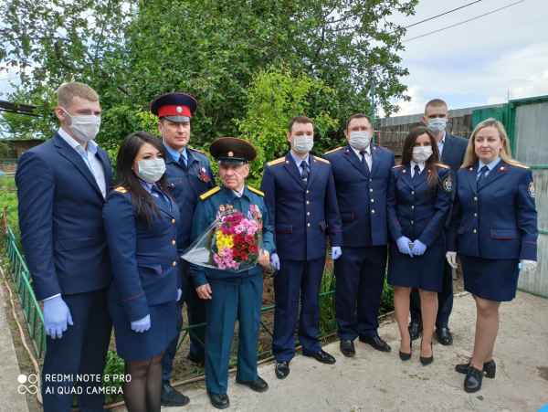 В Волгодонске провели красочное поздравление ветеранов