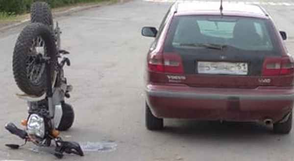 В Волгодонске иномарка и мотоцикл не поделили дорогу