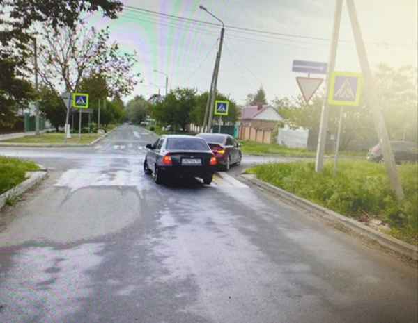 В Волгодонске на перекрестке столкнулись три автомобиля