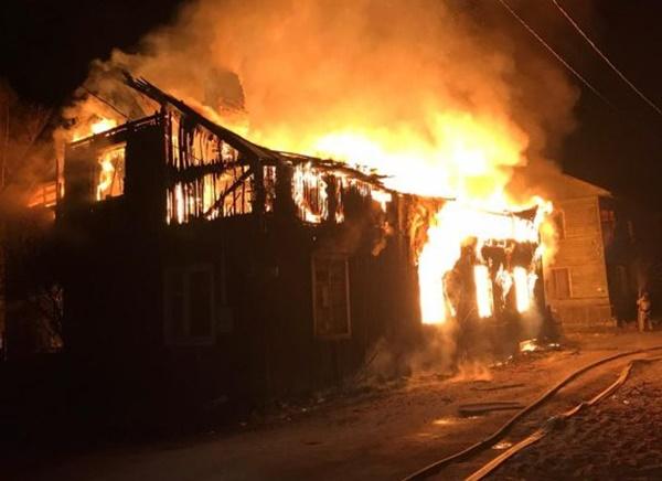56-летняя женщина пострадала при пожаре в частном доме на Дону