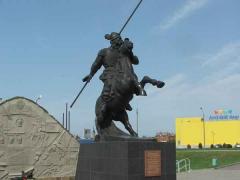 Более полумиллиона рублей сэкономят на ремонте памятника генералу Бакланову в Волгодонске