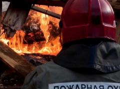 В Зимовниках рано утром загорелась хозяйственная постройка