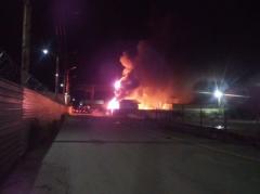 В Волгодонске в цехе по изготовлению синтетических моющих изделий произошел пожар по повышенному рангу