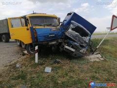 В Зимовниковском районе столкнулись ГАЗель и КамАЗ: погиб пассажир