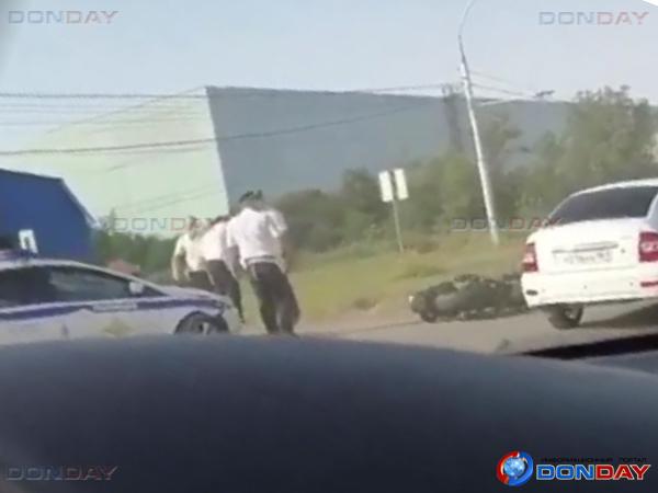 Мотоциклист попал в аварию во время погони ГИБДД в Волгодонске: видео