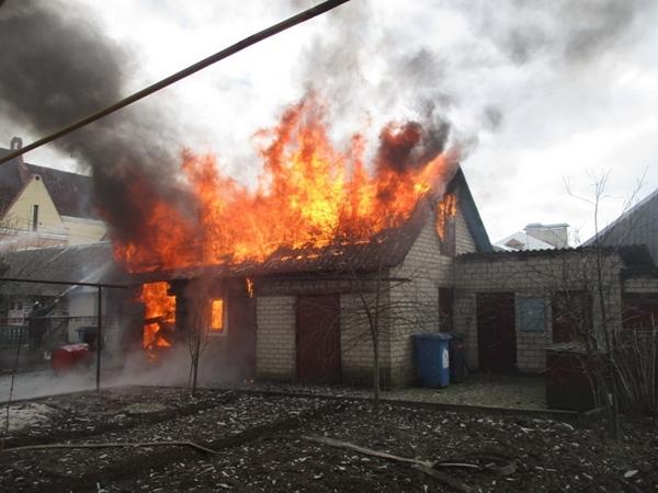 В Мартыновском районе сгорела хозяйственная постройка