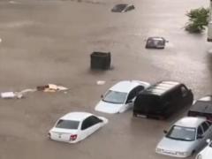Ростов тонет из-за сильного ливня: видео
