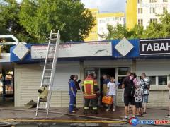 В Волгодонске загорелся торговый павильон