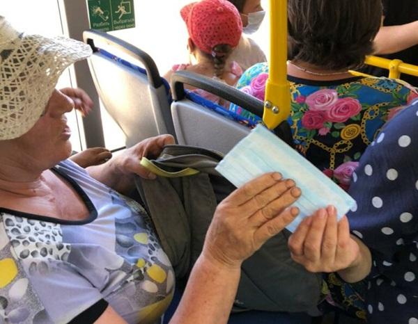 Поговорили и дали маски: в Волгодонске проверили пассажиров общественного транспорта