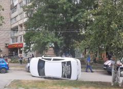 Автомобиль «Хайма 6» перевернулся на Ленина в Волгодонске