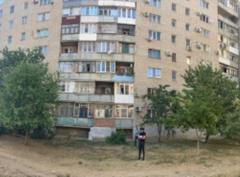 Два маленьких брата погибли, выпав из окна многоквартирного дома на Дону