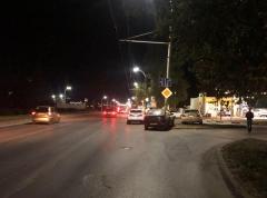 Иномарка врезалась в столб недалеко от автозаправки в Волгодонске