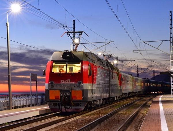 Волгодонцы могут купить билеты на поезд Адлер — Санкт-Петербург в полцены