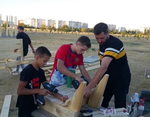 Молодёжь Волгодонска продолжают благоустраивать парк «Молодежный»