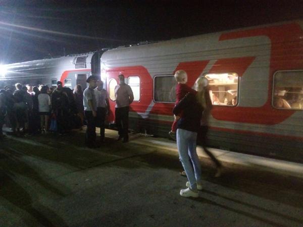 Первый за много лет поезд до Москвы и Санкт-Петербурга прошел через Волгодонск: видео