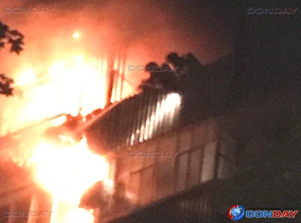 В центре Волгодонска горят квартиры многоквартирного дома: видео