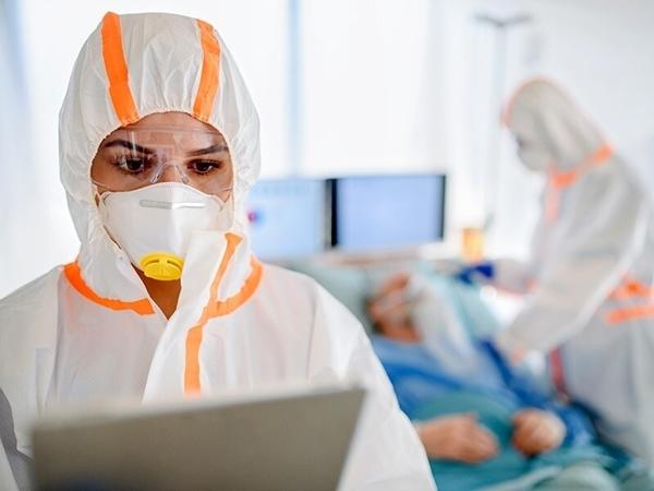 В России выявлено 6 595 новых случаев заболевания коронавирусом