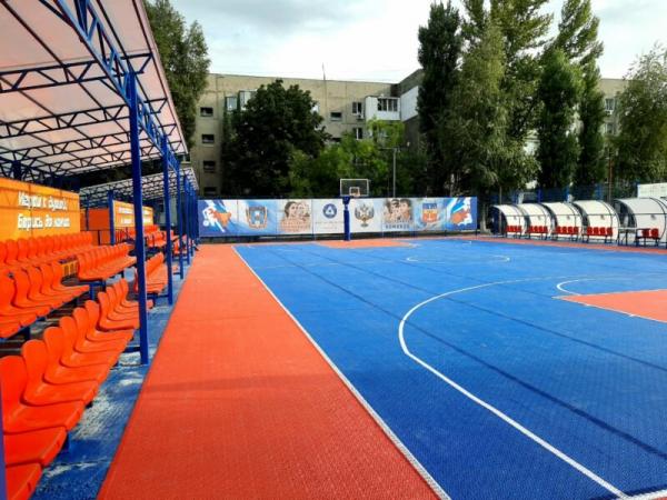 В Волгодонске завершается строительство баскетбольной площадки стоимостью около девяти миллионов рублей