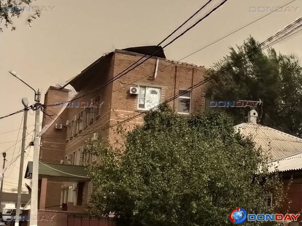 С отдела полиции Зимовниковского района ветром сорвало крышу