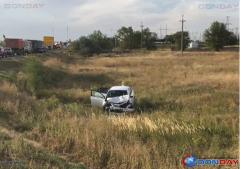 На трассе Волгодонск-Дубовское лоб в лоб столкнулись «Тойота Королла» и грузовик: видео