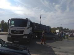 На Малой Морской в Волгодонске столкнулись «Акцент» и фура