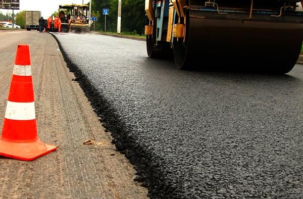 Волгодонские строители заделают ямы на дорогах на 23 тысячи дешевле максимальной цены