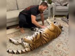 Знаменитый дрессировщик из Волгодонска Михаил Зарецкий приехал в гости к боксеру Дмитрию Кудряшову