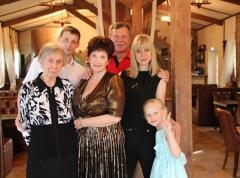 «У нас были только наши знания, интуиция и любовь к детям»: врач с 50-летним стажем, Ветеран труда Людмила Николаева отмечает юбилей