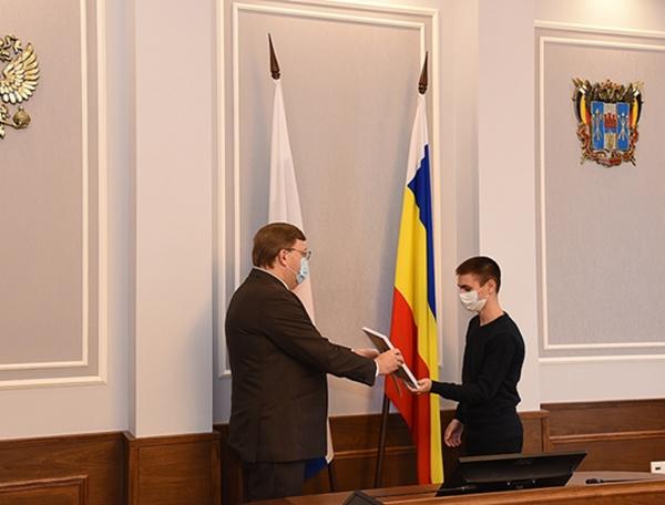 15-летнего волгодонца наградили благодарственным письмом сенатора за проявленный героизм