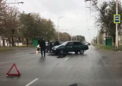 Утро двух водителей ВАЗов из Волгодонска началось с аварии