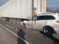 Иномарка залетела под фуру на Дону: двое погибли Иномарка залетела под фуру на Дону: двое погибли