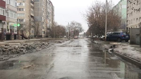 Порыв коллектора в новой части Волгодонска быстро переходит в коммунальный коллапс