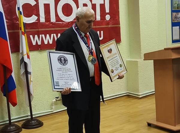 67-летний житель Волгодонска установил Мировой рекорд и рекорд России по приседаниям