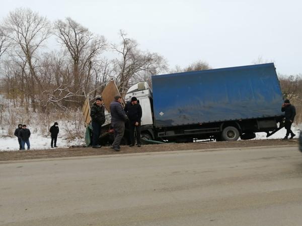«ГАЗель» и «МАЗ» столкнулись на трассе Ростов — Волгодонск: есть погибший