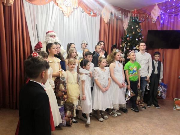 АО «АТМ» поздравил детей из социального центра Волгодонска с Новым годом