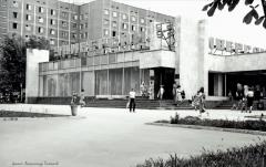 «Волгодонск 30 лет назад»: перед Новым годом с прилавков города исчезли конфеты