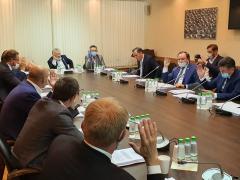 «Это позволит разгрузить улицы и дворы от брошенных и бесхозных строений», - депутат Виктор Дерябкин о проекте «гаражной амнистии», внесенном «Единой Россией»