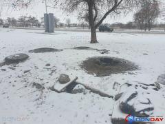 «Хорошо, что локтями удержался»: 15-летний подросток упал в люк в Волгодонске