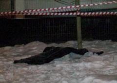 Тело мужчины обнаружили возле 12-ти этажного дома на Дону