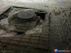 Коммунальный люк обвалился в квартале В-9 в Волгодонске