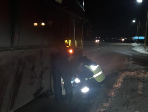 Автобус, едущий из Волгодонска в Москву, застрял на трассе в Воронежской области