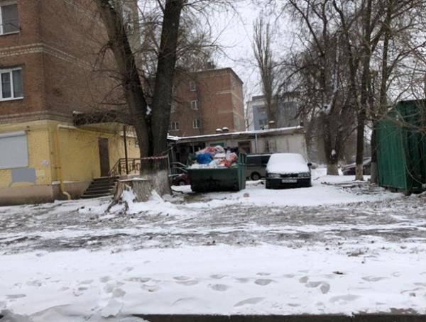 Мусорный контейнер убрали из-под окон многоквартирного дома после публикации в DonDay-Волгодонск
