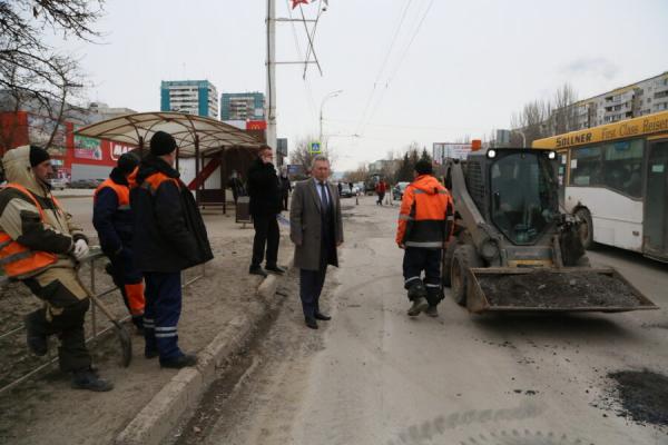 Глава администрации Волгодонска оценил плачевное состояние городских дорог