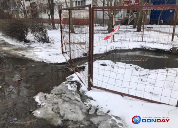 «Дерьмовые дела»: улицу Энтузиастов в Волгодонске снова затопило канализационными стоками