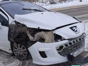 Девушка за рулем иномарки врезалась в столб в новой части города Волгодонска