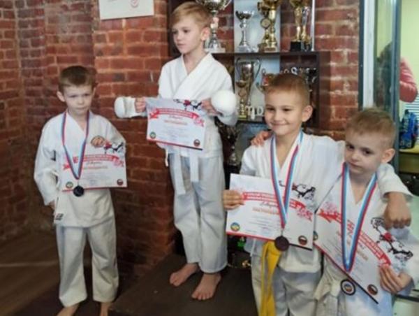 Юные каратисты из Волгодонска завоевали 19 медалей на краевых соревнованиях