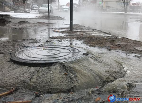 Переулок Озерный в Волгодонске вновь топит канализационными стоками: видео
